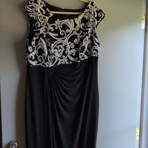 Connected Apparel White Ruched Sheath Dress Bateau Neckline